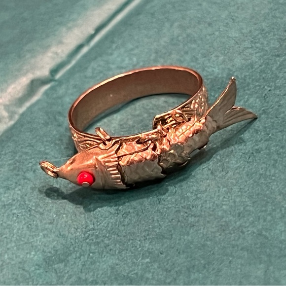 VINTAGE MOVING TIN PLATES ARTICULATED FISH FISHING ring - Picture 2 of 5